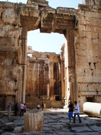 Baalbek - Toegang tot de Tempel van Bacchus
